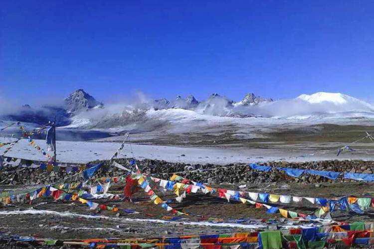 【冬季滑雪新疆双飞5天跟团游】乌鲁木齐、天山天池、吐鲁番火焰山、库木塔格沙漠白云国际滑雪场